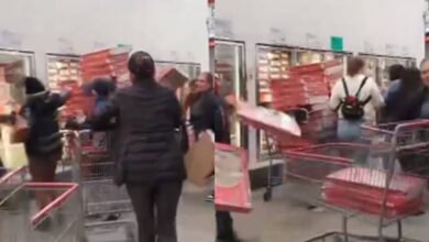 Clientes de Costco le quitan Rosca de Reyes a revendedora 