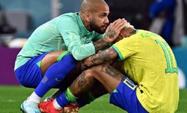 Neymar manda ayuda a Dani Alves en su proceso legal