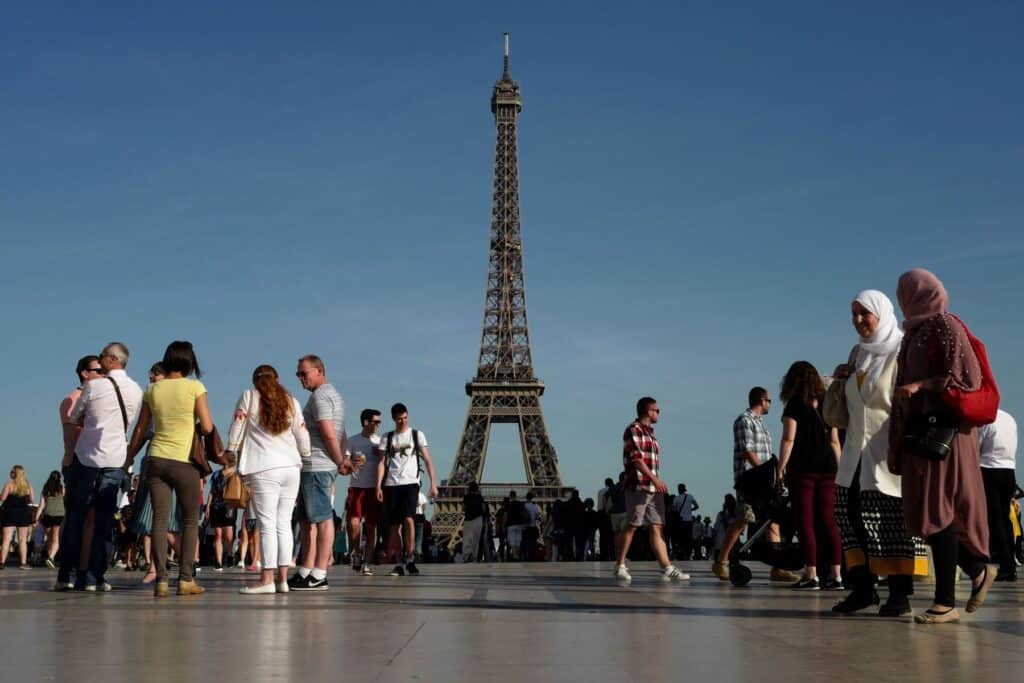 Huelga en la Torre Eiffel impacta el turismo en París