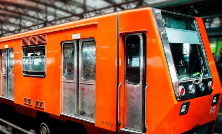 Estación del metro Zócalo opera con normalidad pese a marcha