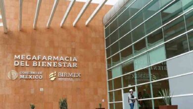 Representantes de la industria farmacéutica visitan la megafarmacia              