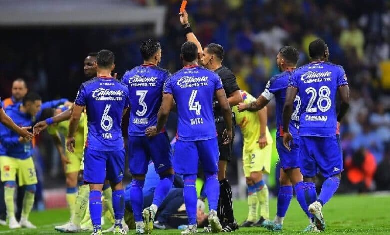 Polémica en el América vs Cruz Azul; ¿era roja para Carlos Rodríguez?