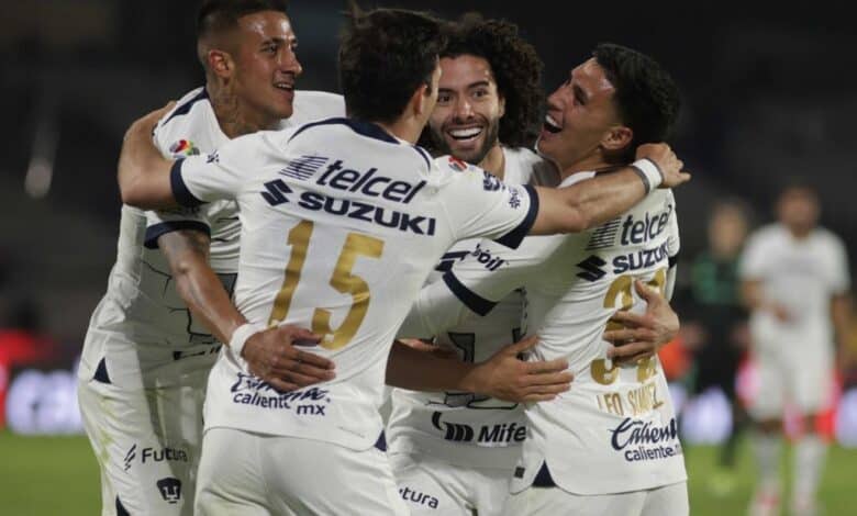 Pumas se da festín en CU, golea 3-0 a Santos