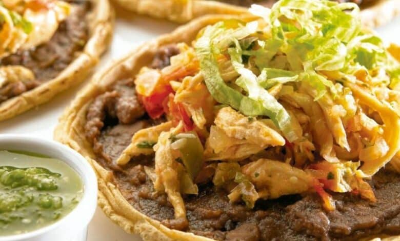 Sopes de pollo.