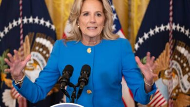 Jill Biden critica a Trump por "devaluar existencia" de las mujeres