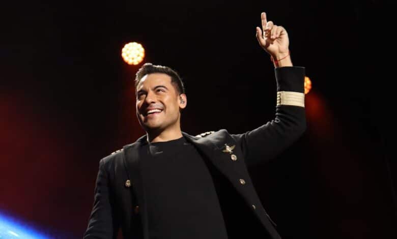 Critican a Carlos Rivera por su estilo de bailar en conciertos