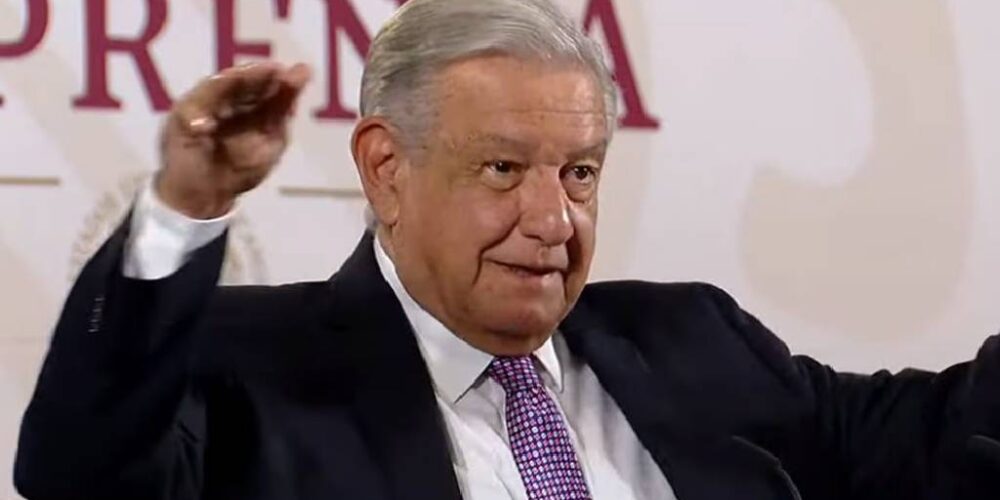 AMLO acusa a afores y bancos de campaña contra reforma a pensiones