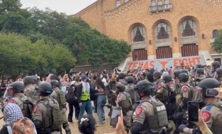 Policía repliega protesta de estudiantes propalestinos en Los Ángeles