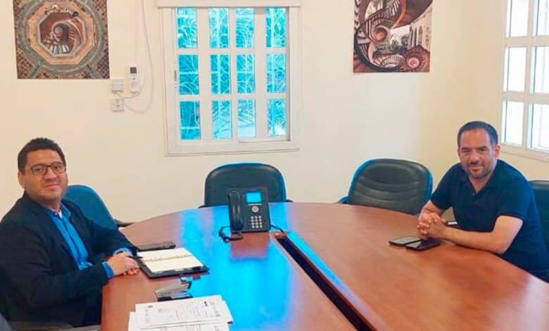 SRE Manuel Guerrero.