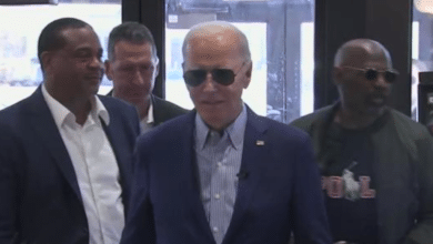 ¿Biden copia a Trump Visita gasolinería y compra comida para trabajadores en Pittsburgh