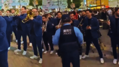 Interrumpe la policía fiesta de Banda El Recodo en calles de Japón