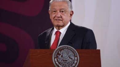 No se debe de permitir entrega de tarjetas con dinero: AMLO