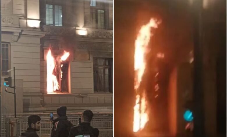 Incendio afecta al Palacio de los Tribunales en Chile