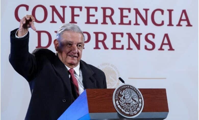 AMLO señala a Calderón y EPN por beneficiarse de empresas españolas