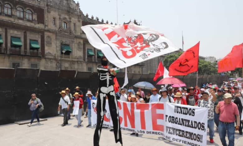 Tras plantón y protestas, CNTE logra aumento salarial del 13%