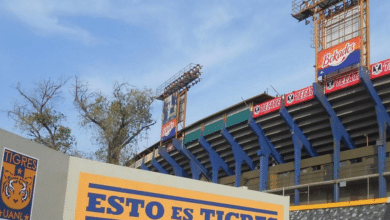 Joven se hace viral por su forma de comer en el estdio de Tigres