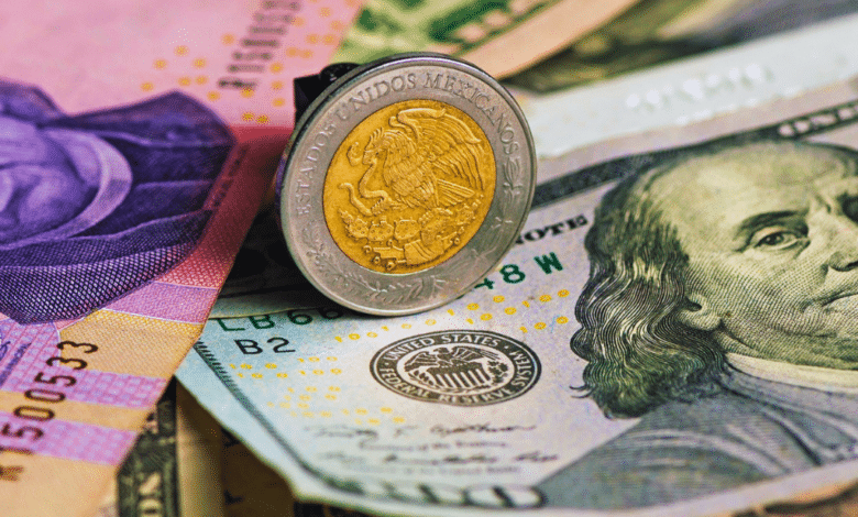 Superpeso se deprecia; precio de dólar abre en 17.61 pesos al mayoreo
