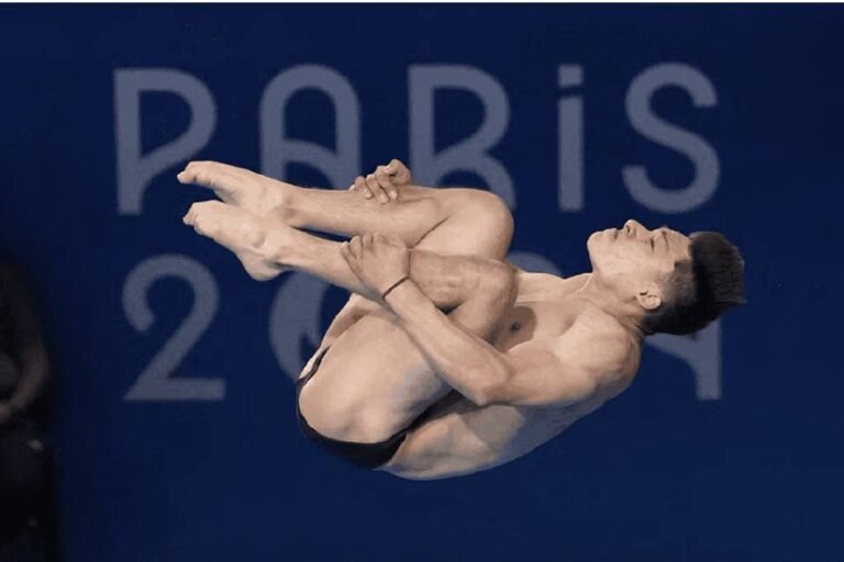 Osmar Olvera clasifica a la final de trampolín de 3m en París 2024