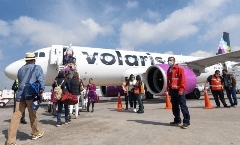 Pasajero interviene y somete a agresor que intentó desviar vuelo de Volaris hacia EE. UU.