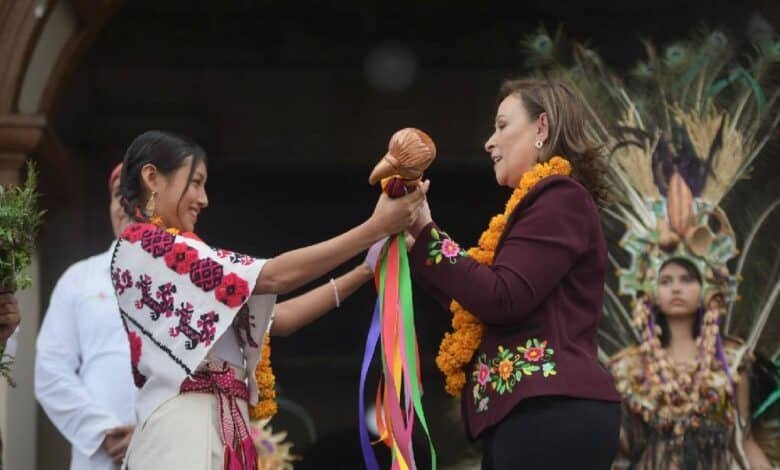 Rocío Nahle recibe bastón de mando en toma de protesta