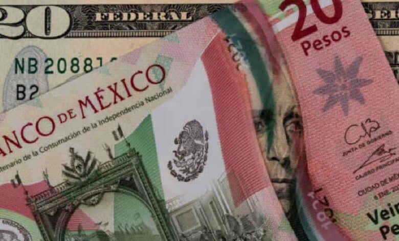 Peso sufre leve caída y cierra en 20.14 este lunes