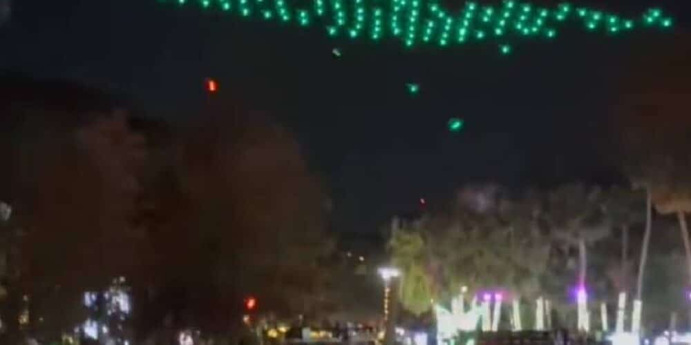 Video. Niño es herido por dron caído durante espectáculo navideño en EU