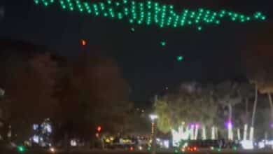 Video. Niño es herido por dron caído durante espectáculo navideño en EU