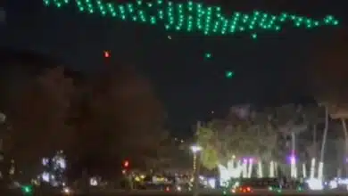 Video. Niño es herido por dron caído durante espectáculo navideño en EU