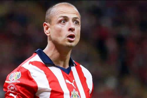 Fanáticos piden salida de "Chicharito" Hernández de Chivas