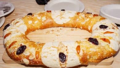 Acusan a panadería de vender Rosca de Reyes hecha de bolillo