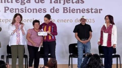 Sheinbaum entrega tarjetas Pensión Mujeres Bienestar en Morelos