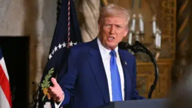 Trump asegura no estar contento con México ni con Canadá