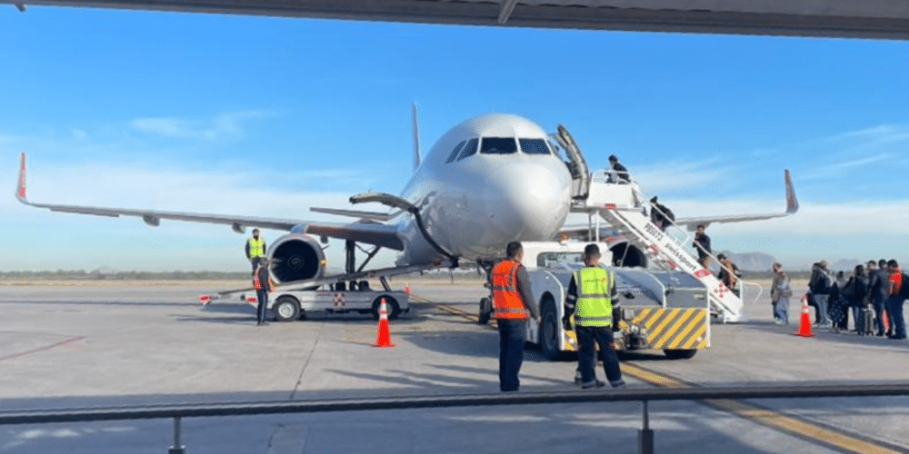 Avión en aeropuerto internacional