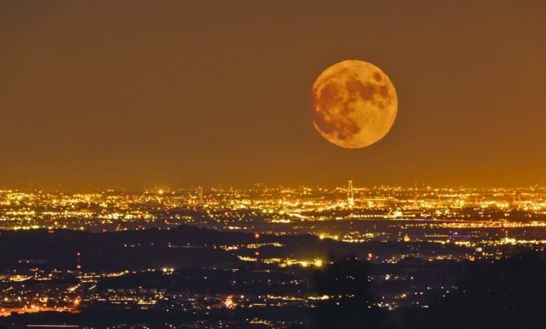 De eclipse lunar y Luna de Gusano a Equinoccio de primavera