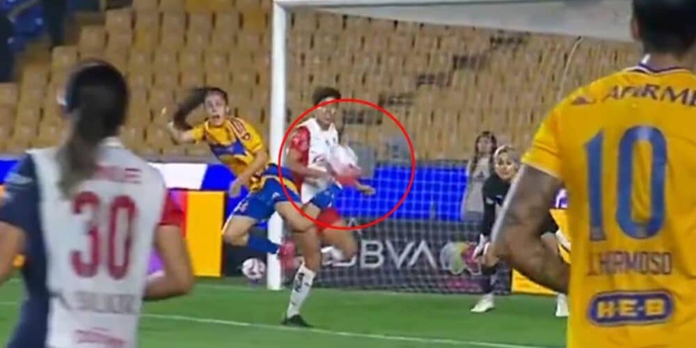 Jaqueline Ovalle anota inexplicable golazo en la Liga MX Femenil