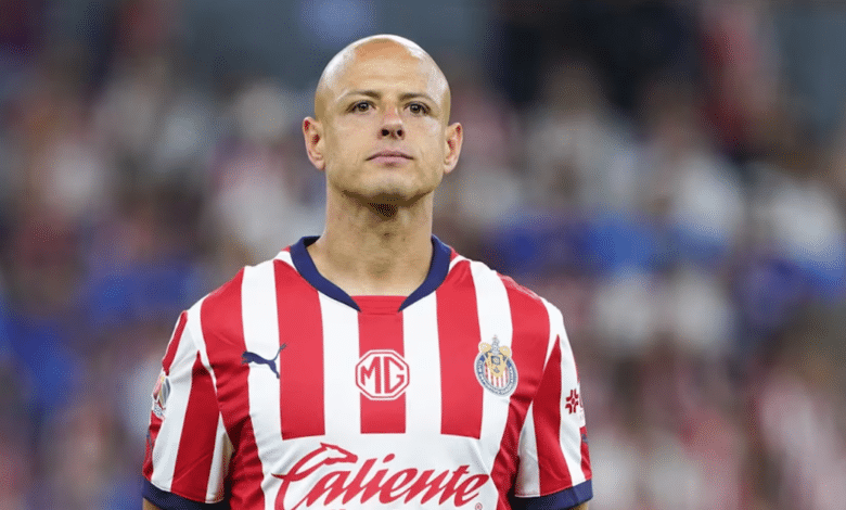 Aficionados de Chivas tunden a Javier Hernández; ‘juega de estorbo’