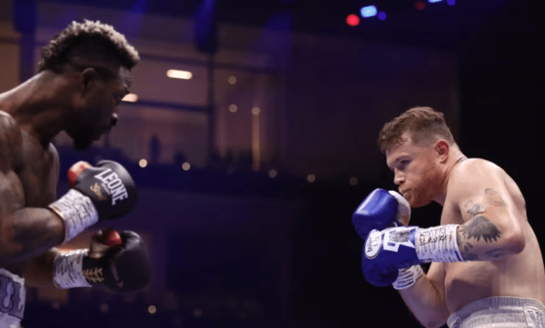 Canelo Álvarez en su pelea con William Scull (Foto por RÉCORD)