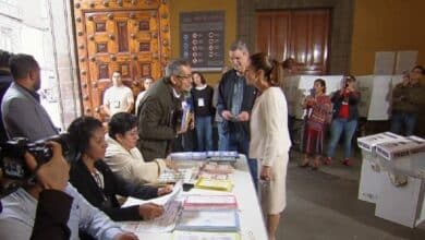 Claudia Sheinbaum vota en elección judicial
