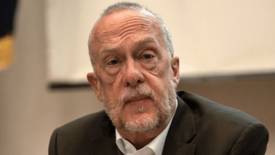 Preocupación en Banxico Heath prevé nuevo recorte de tasas pese a inflación persistente (Foto por Forbes)