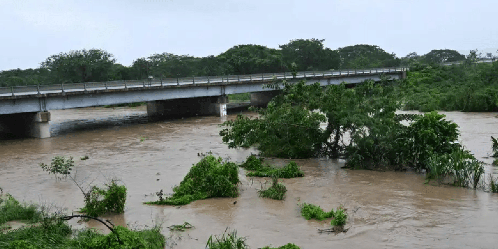 El poderoso Huracán Melissa tocó tierra en el oriente de Cuba la mañana del miércoles 29 de octubre de 2025, después de haber impactado a Jamaica como una tormenta de Categoría 5, la más fuerte registrada en la isla.