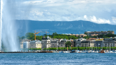 Suiza se consolida como uno de los destinos turísticos más completos del mundo: montañas icónicas, trenes panorámicos, lagos cristalinos, ciudades con un alto estándar de vida y experiencias culturales que atraen a viajeros durante todo el año.