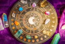 Hoy es un día de "seducción adulta"; la energía astral favorece las conversaciones valientes, los movimientos calculados en el trabajo y la claridad en el amor.