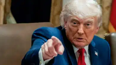 trump amenaza con congelar cuentas bancarias y confiscar fondos vinculados a inmigración ilegal